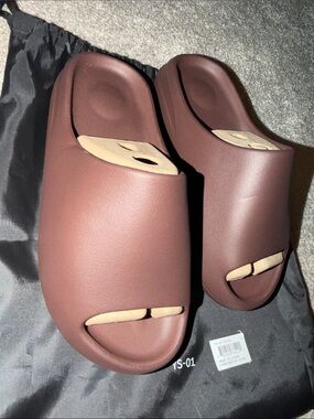 foam-slide aesthetic similar to Yeezy slides brand YS-01